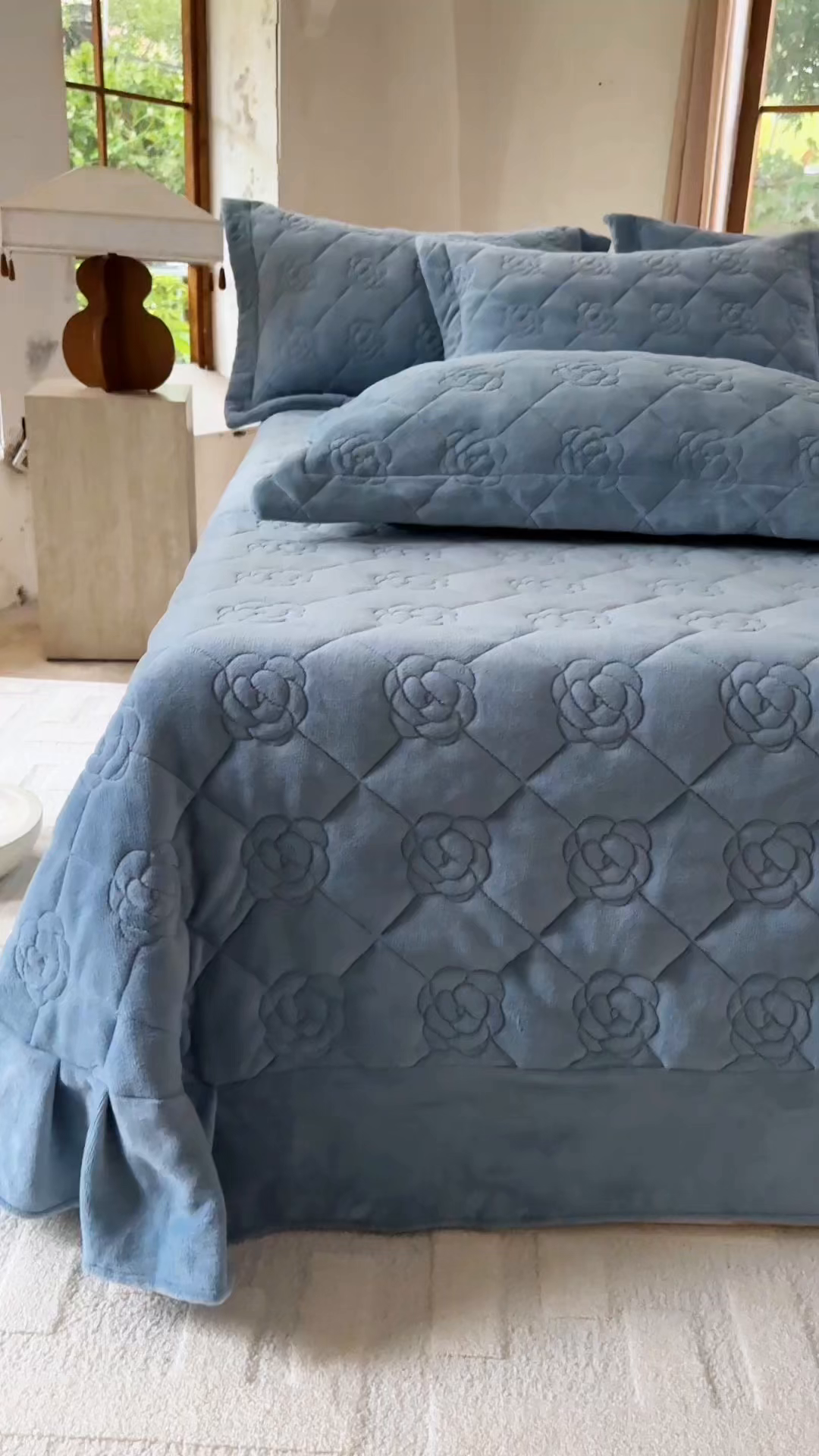 91家纺网 家纺一手货源 找家纺 7V 2025新款牛奶绒床盖 兰色