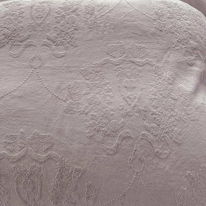 91家纺网 家纺一手货源 找家纺 罗艺轩 【控价】2025新款立体雕花牛奶绒加厚保暖床裙款三件套-安琪儿 安琪儿-灰