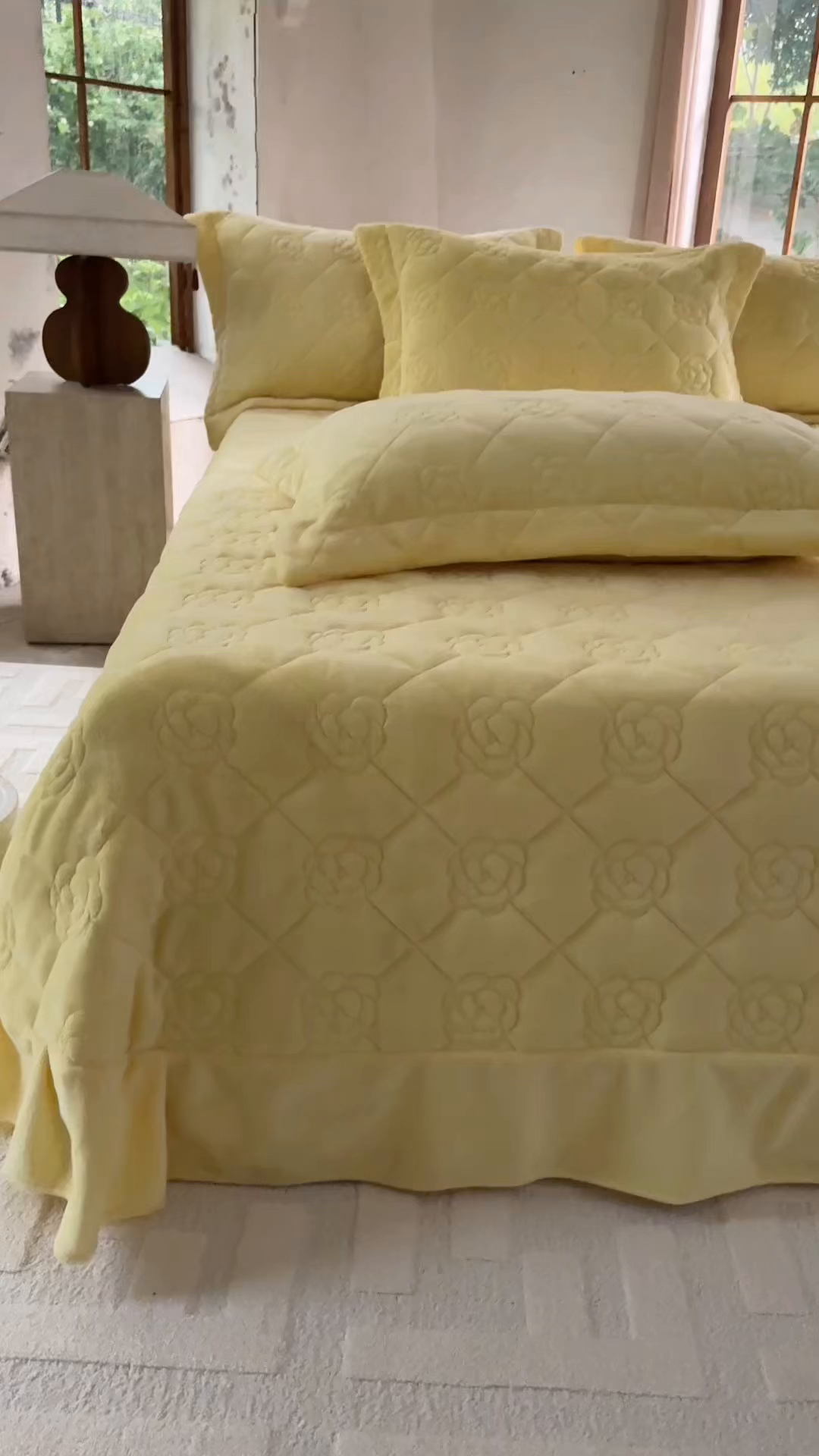 91家纺网 家纺一手货源 找家纺 7V 2025新款牛奶绒床盖 嫩黄