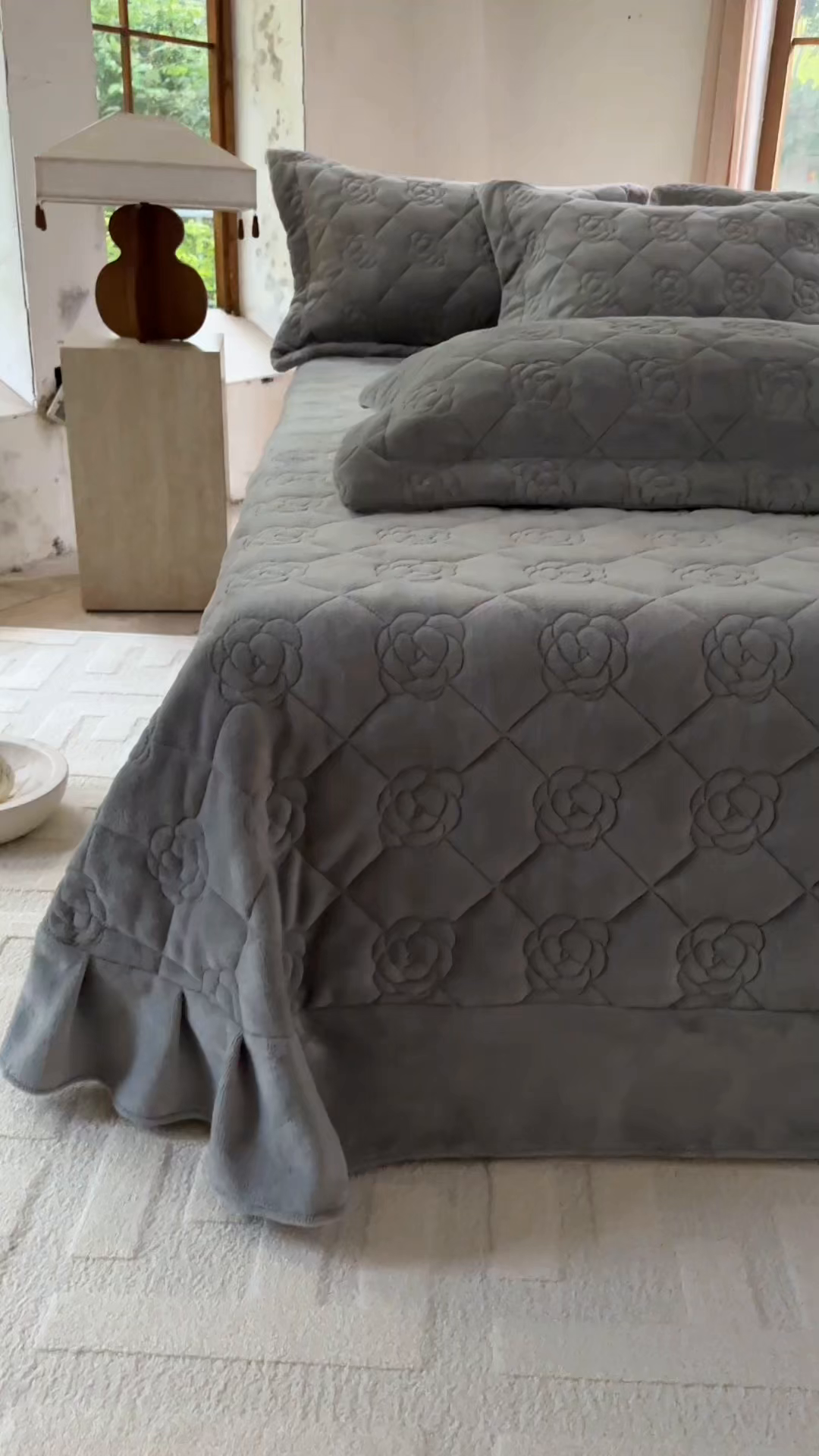 91家纺网 家纺一手货源 找家纺 7V 2025新款牛奶绒床盖 雾绿