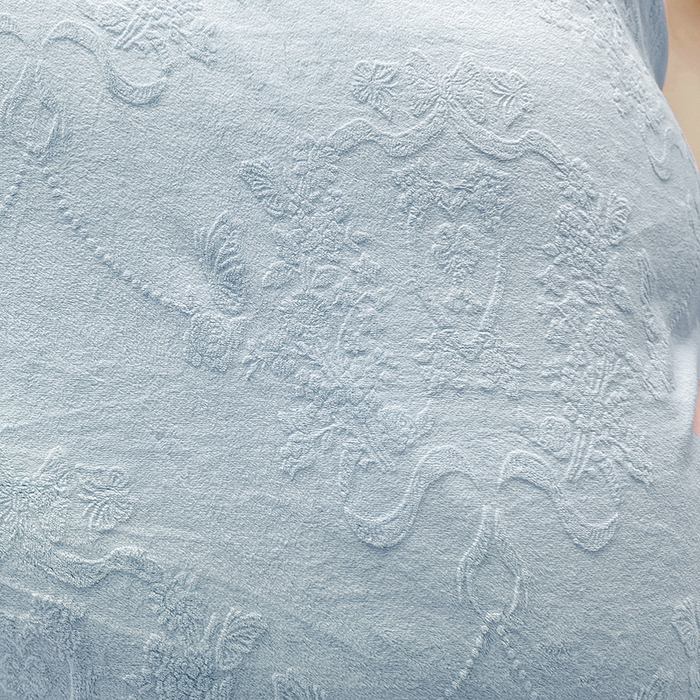 91家纺网 家纺一手货源 找家纺 罗艺轩 【控价】2025新款立体雕花牛奶绒加厚保暖床裙款三件套-安琪儿 安琪儿-蓝