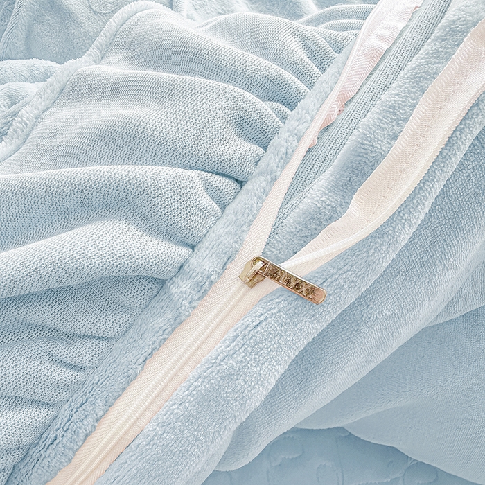 91家纺网 家纺一手货源 找家纺 罗艺轩 【控价】2025新款立体雕花牛奶绒加厚保暖床裙款三件套-安琪儿 安琪儿-蓝