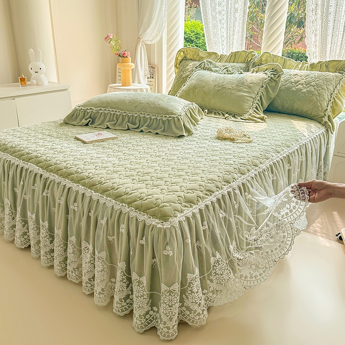 91家纺网 家纺一手货源 找家纺 罗艺轩 【控价】2025新款立体雕花牛奶绒加厚保暖床裙款三件套-安琪儿 安琪儿-绿