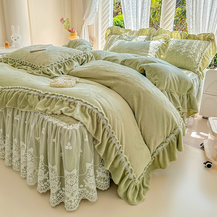 91家纺网 家纺一手货源 找家纺 罗艺轩 【控价】2025新款立体雕花牛奶绒加厚保暖床裙款三件套-安琪儿 安琪儿-绿