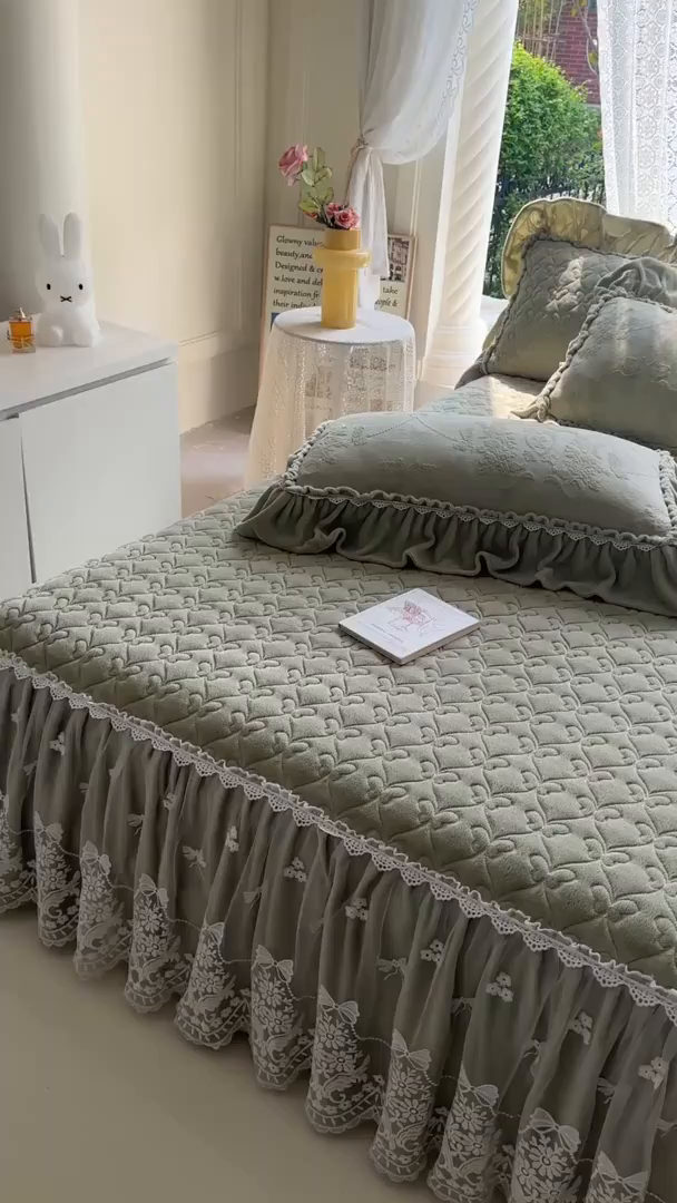 91家纺网 家纺一手货源 找家纺 罗艺轩 【控价】2025新款立体雕花牛奶绒加厚保暖床裙款三件套-安琪儿 安琪儿-绿