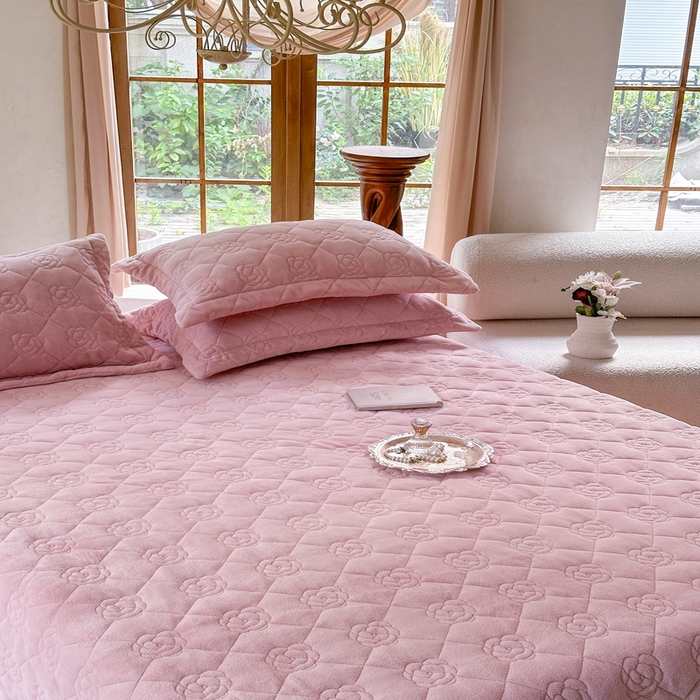 91家纺网 家纺一手货源 找家纺 7V 2025新款牛奶绒床盖 藕粉