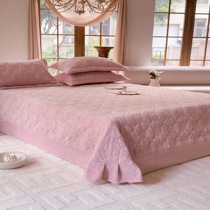 91家纺网 家纺一手货源 找家纺 7V 2025新款牛奶绒床盖 藕粉