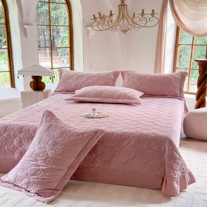 91家纺网 家纺一手货源 找家纺 7V 2025新款牛奶绒床盖 藕粉