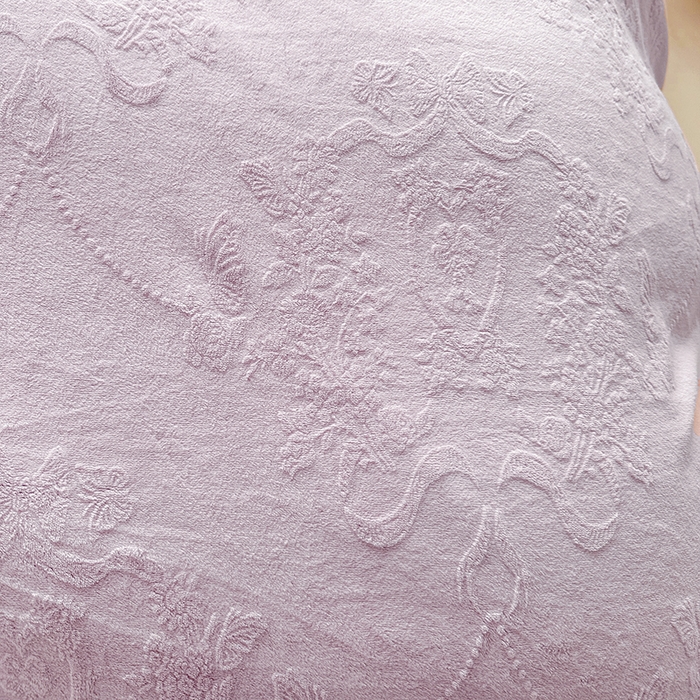 91家纺网 家纺一手货源 找家纺 罗艺轩 【控价】2025新款立体雕花牛奶绒加厚保暖床裙款三件套-安琪儿 安琪儿-紫