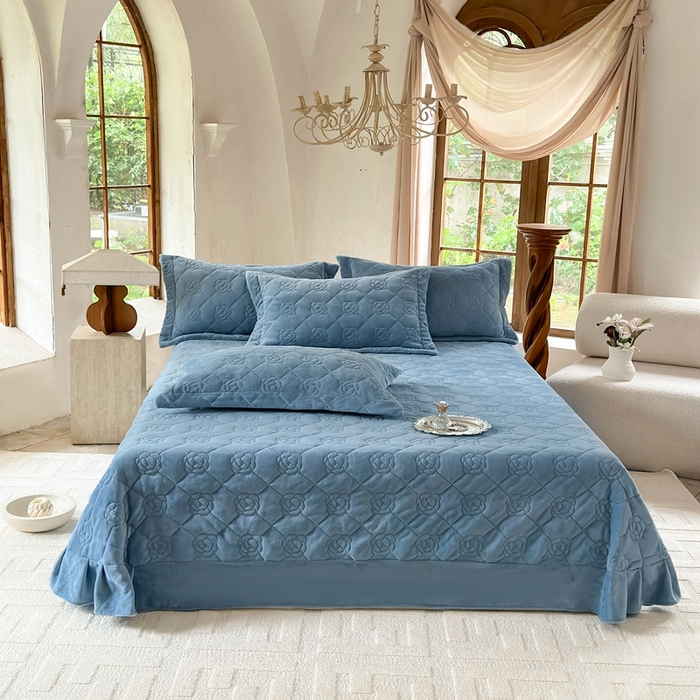 7V 2025新款牛奶绒床盖 兰色