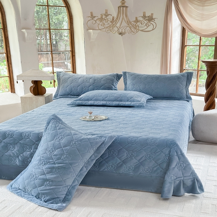 91家纺网 家纺一手货源 找家纺 7V 2025新款牛奶绒床盖 兰色