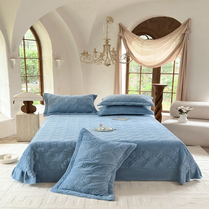 91家纺网 家纺一手货源 找家纺 7V 2025新款牛奶绒床盖 兰色