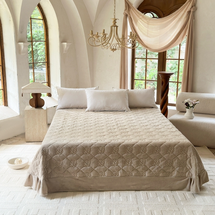 91家纺网 家纺一手货源 找家纺 7V 2025新款牛奶绒床盖 浅驼