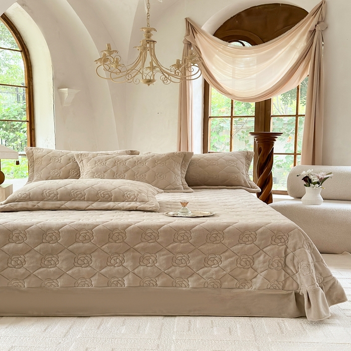 91家纺网 家纺一手货源 找家纺 7V 2025新款牛奶绒床盖 浅驼