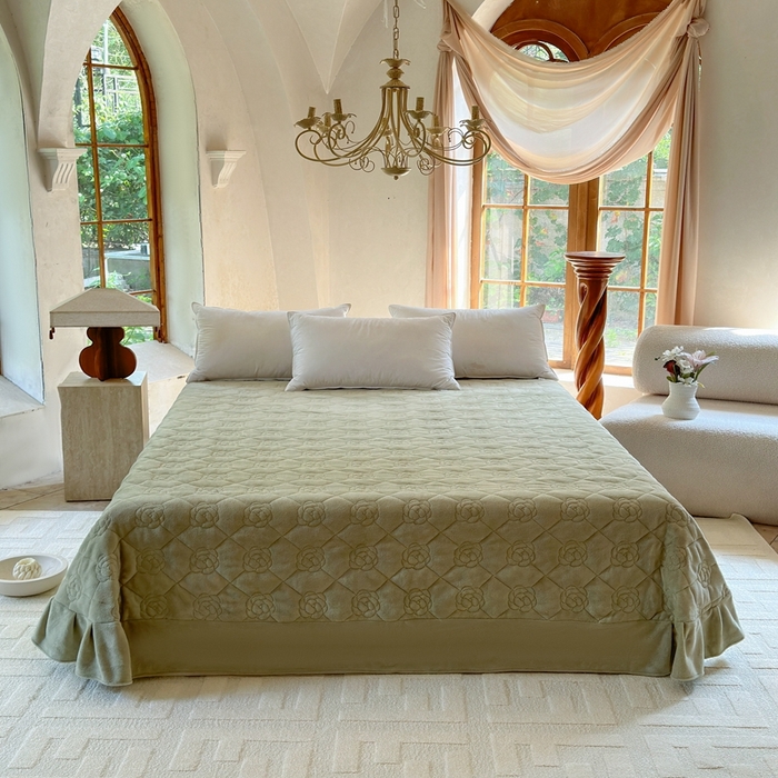 91家纺网 家纺一手货源 找家纺 7V 2025新款牛奶绒床盖 灰绿