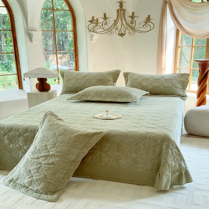 91家纺网 家纺一手货源 找家纺 7V 2025新款牛奶绒床盖 灰绿