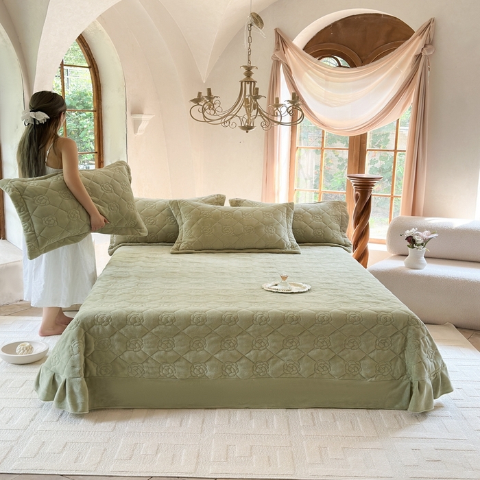 91家纺网 家纺一手货源 找家纺 7V 2025新款牛奶绒床盖 灰绿