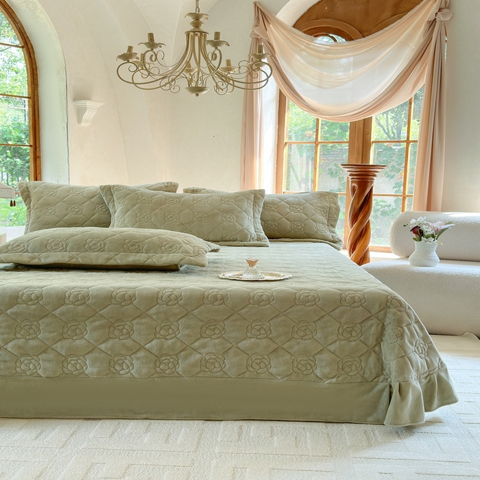 91家纺网 家纺一手货源 找家纺 7V 2025新款牛奶绒床盖 灰绿