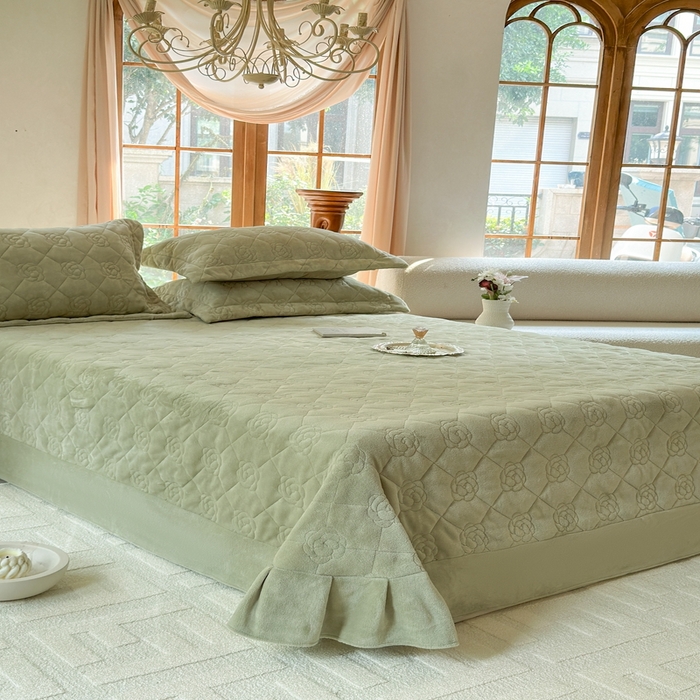 91家纺网 家纺一手货源 找家纺 7V 2025新款牛奶绒床盖 灰绿