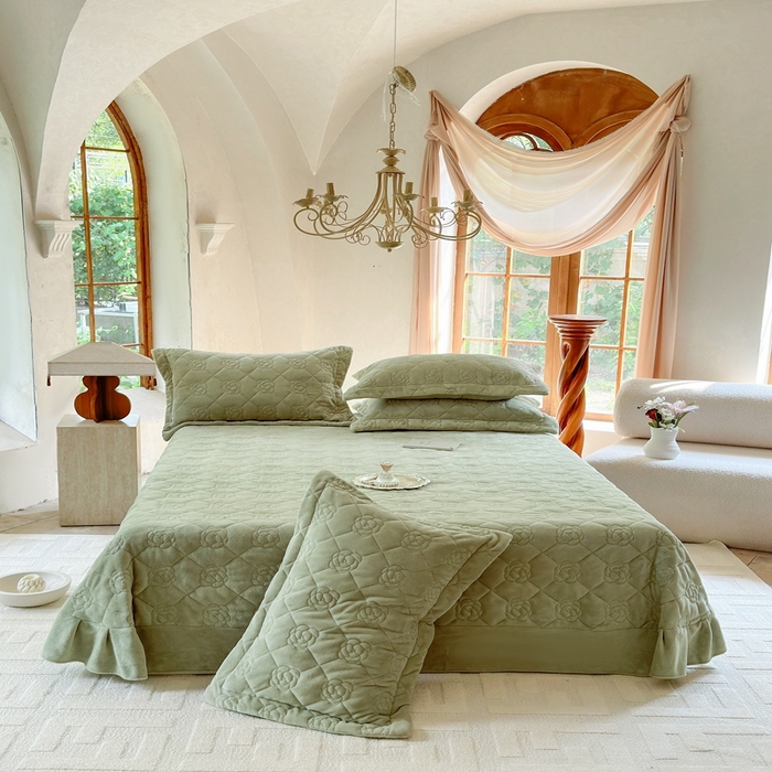 91家纺网 家纺一手货源 找家纺 7V 2025新款牛奶绒床盖 灰绿