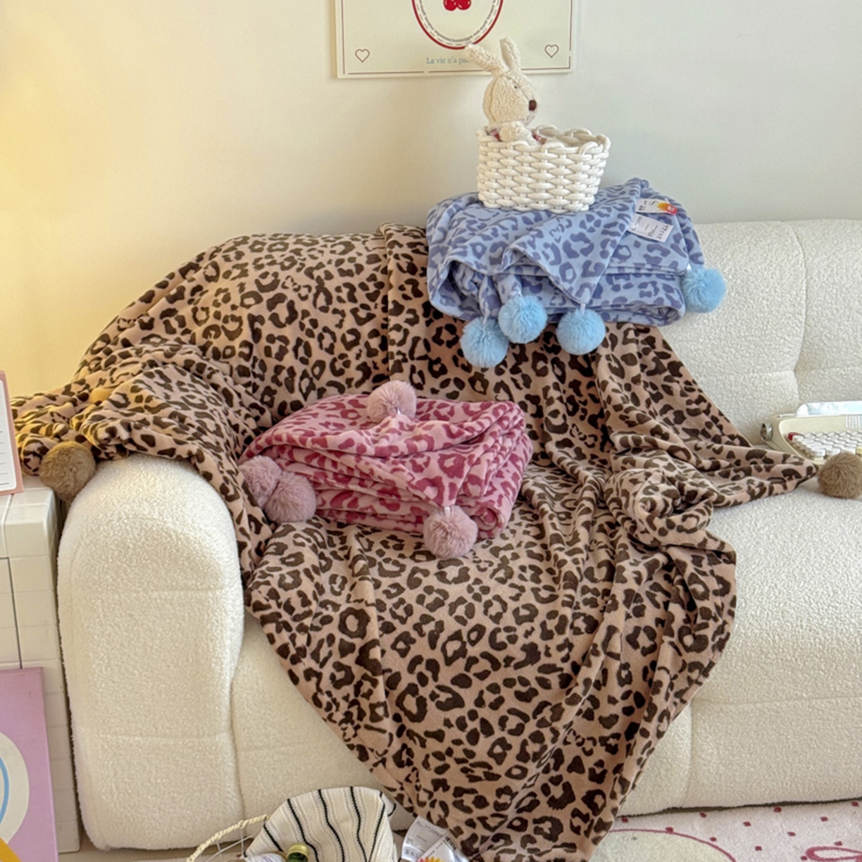 （总）希诺家居 2025新款牛奶绒豹纹毛球毯子居家博主甜咖风格球球毛毯