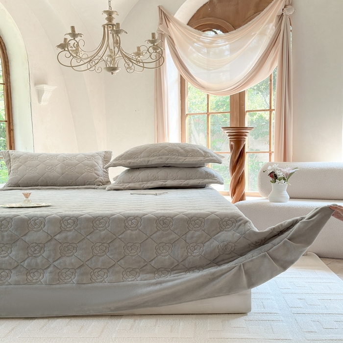 91家纺网 家纺一手货源 找家纺 7V 2025新款牛奶绒床盖 银灰