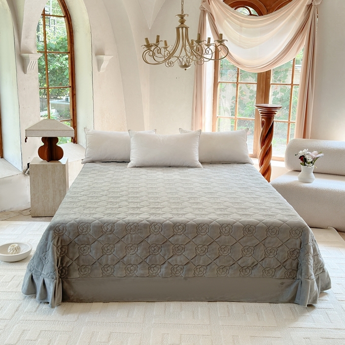 91家纺网 家纺一手货源 找家纺 7V 2025新款牛奶绒床盖 银灰