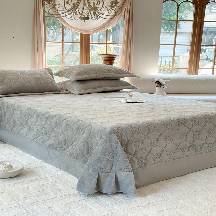 91家纺网 家纺一手货源 找家纺 7V 2025新款牛奶绒床盖 银灰