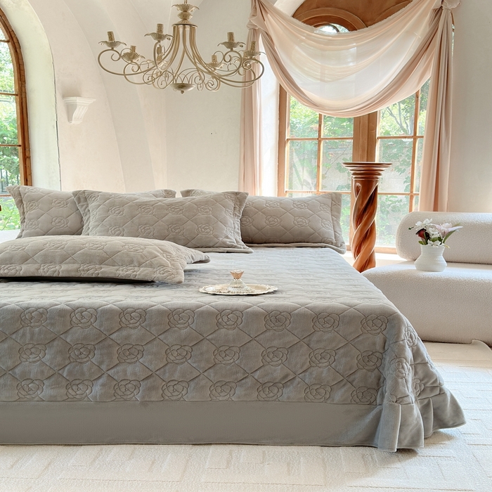 91家纺网 家纺一手货源 找家纺 7V 2025新款牛奶绒床盖 银灰