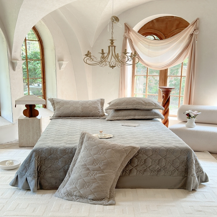 91家纺网 家纺一手货源 找家纺 7V 2025新款牛奶绒床盖 银灰