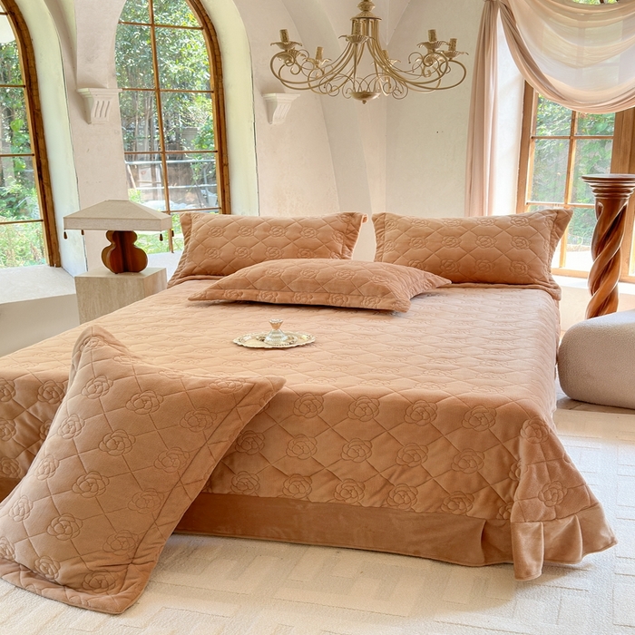 91家纺网 家纺一手货源 找家纺 7V 2025新款牛奶绒床盖 浅棕