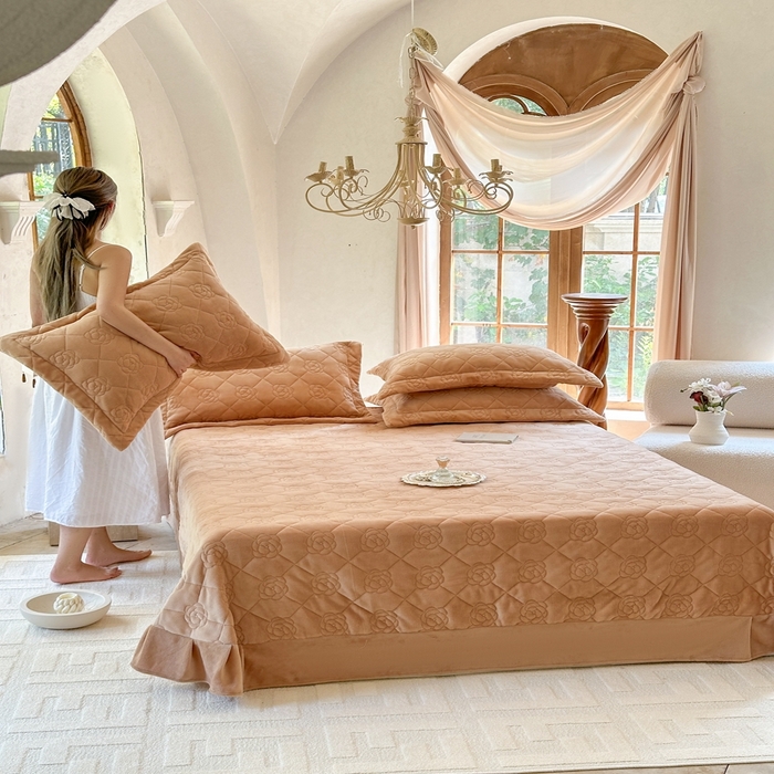 91家纺网 家纺一手货源 找家纺 7V 2025新款牛奶绒床盖 浅棕