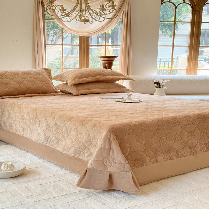 91家纺网 家纺一手货源 找家纺 7V 2025新款牛奶绒床盖 浅棕