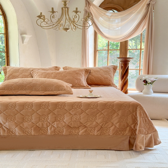 91家纺网 家纺一手货源 找家纺 7V 2025新款牛奶绒床盖 浅棕