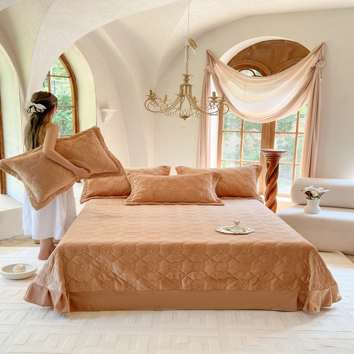 91家纺网 家纺一手货源 找家纺 7V 2025新款牛奶绒床盖 浅棕