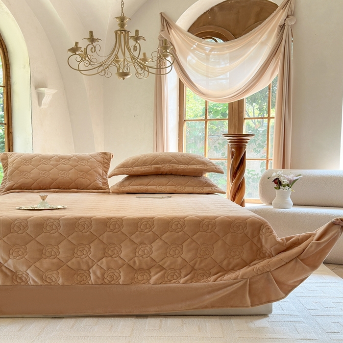 91家纺网 家纺一手货源 找家纺 7V 2025新款牛奶绒床盖 浅棕