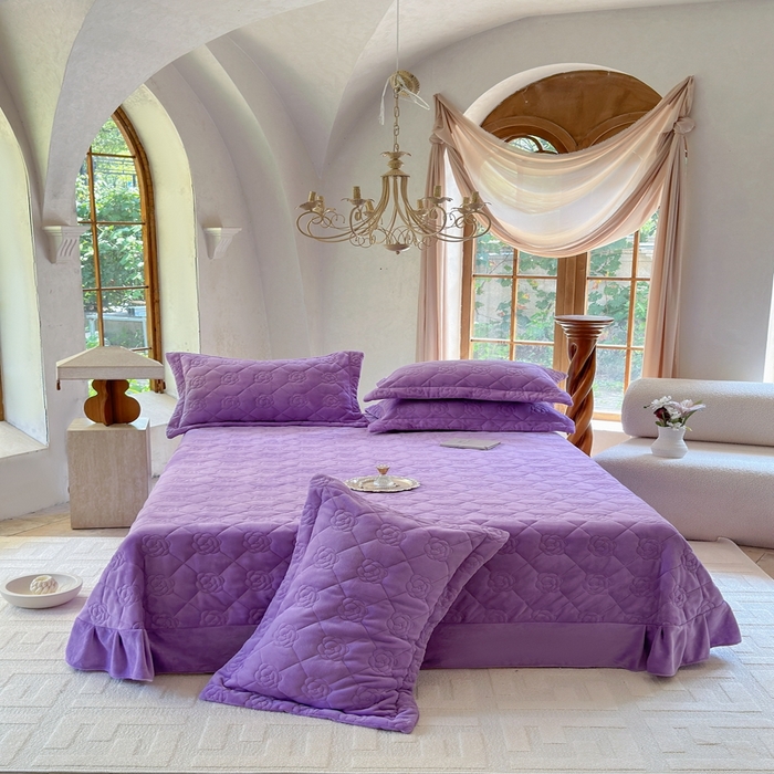 91家纺网 家纺一手货源 找家纺 7V 2025新款牛奶绒床盖 魅紫