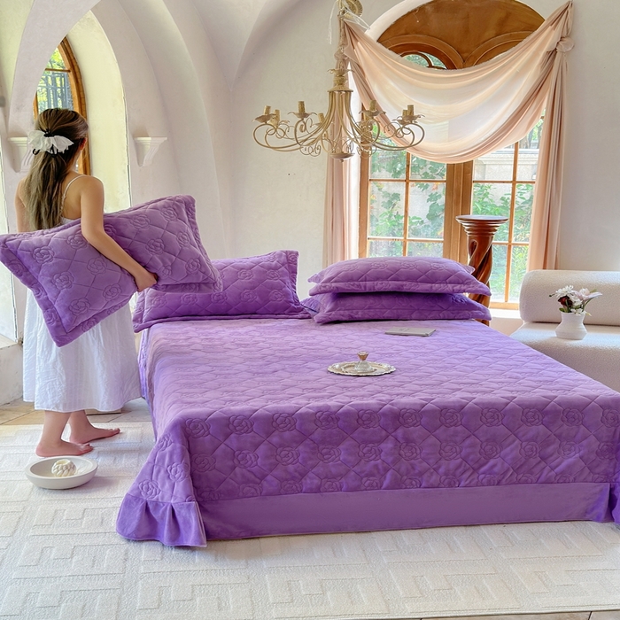 91家纺网 家纺一手货源 找家纺 7V 2025新款牛奶绒床盖 魅紫