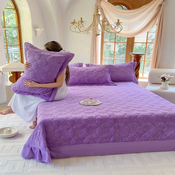 91家纺网 家纺一手货源 找家纺 7V 2025新款牛奶绒床盖 魅紫