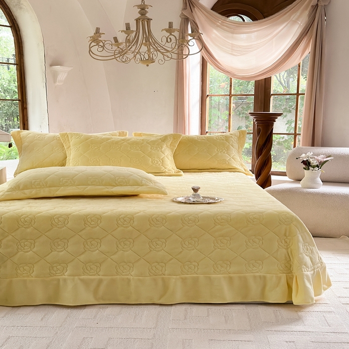 91家纺网 家纺一手货源 找家纺 7V 2025新款牛奶绒床盖 嫩黄