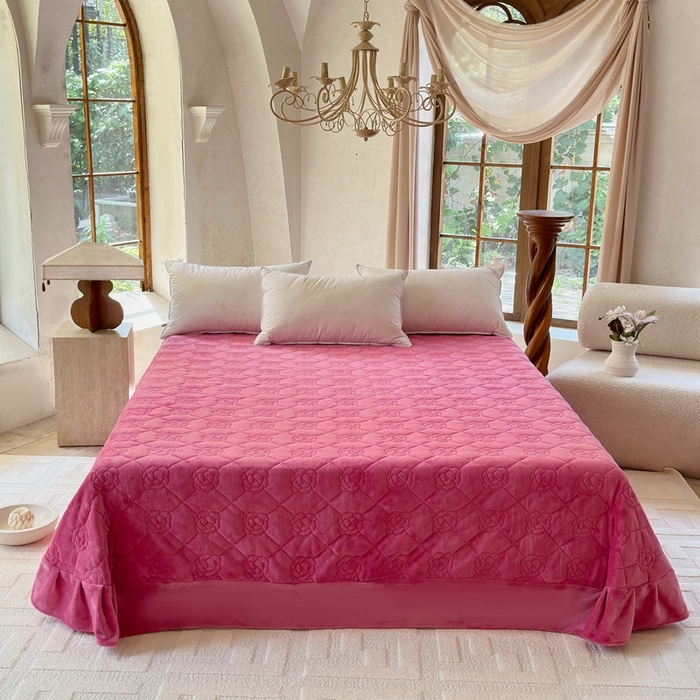 91家纺网 家纺一手货源 找家纺 7V 2025新款牛奶绒床盖 豆沙