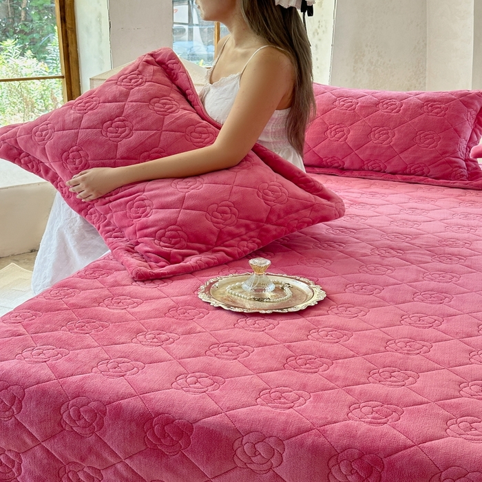 91家纺网 家纺一手货源 找家纺 7V 2025新款牛奶绒床盖 豆沙