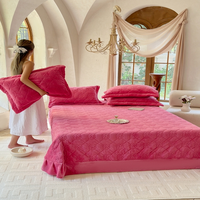 91家纺网 家纺一手货源 找家纺 7V 2025新款牛奶绒床盖 豆沙