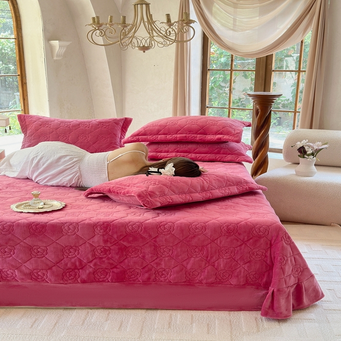 91家纺网 家纺一手货源 找家纺 7V 2025新款牛奶绒床盖 豆沙