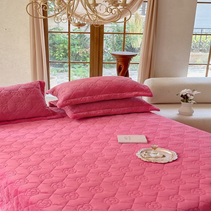 91家纺网 家纺一手货源 找家纺 7V 2025新款牛奶绒床盖 豆沙