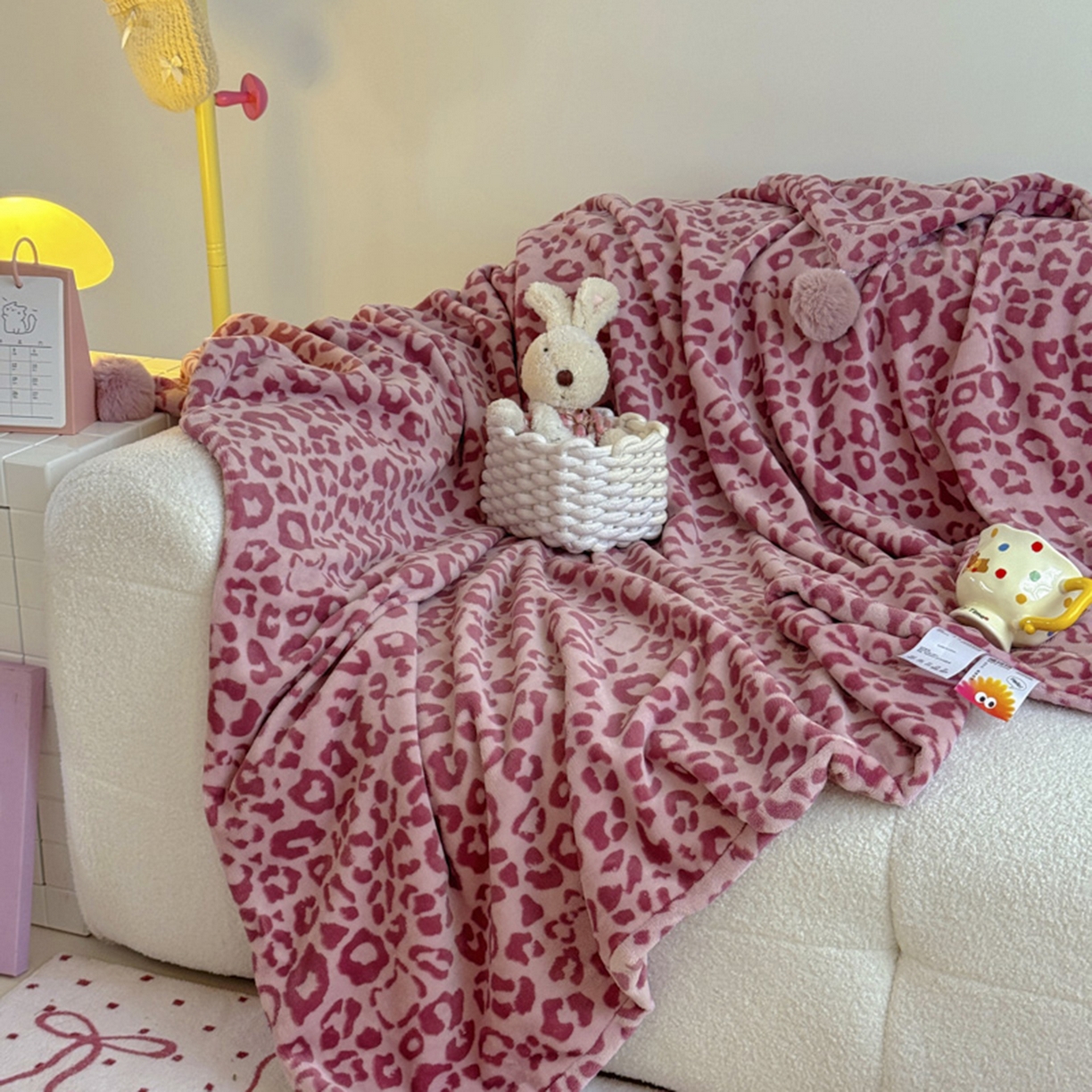 91家纺网 家纺一手货源 找家纺 希诺家居 2025新款牛奶绒豹纹毛球毯子居家博主甜咖风格球球毛毯 毛毯 豹纹-粉