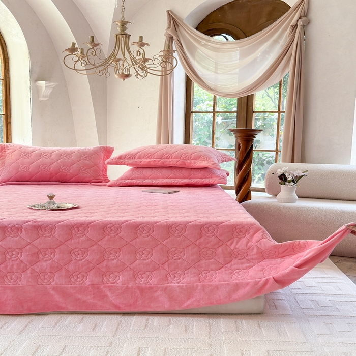 91家纺网 家纺一手货源 找家纺 7V 2025新款牛奶绒床盖 浅粉