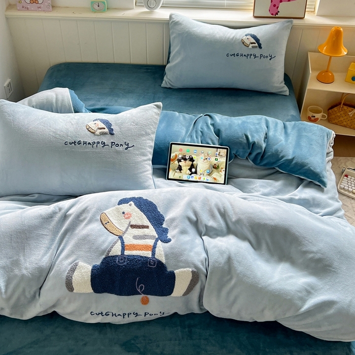 91家纺网 家纺一手货源 找家纺 （总）凯洛奇 2025新款牛奶绒毛巾绣系列四件套-斑马先生（提供买家秀）