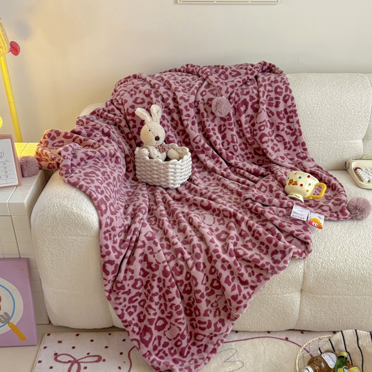 91家纺网 家纺一手货源 找家纺 希诺家居 2025新款牛奶绒豹纹毛球毯子居家博主甜咖风格球球毛毯 毛毯 豹纹-粉