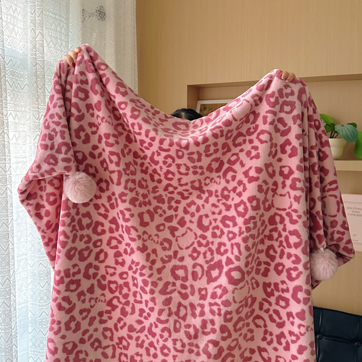 91家纺网 家纺一手货源 找家纺 希诺家居 2025新款牛奶绒豹纹毛球毯子居家博主甜咖风格球球毛毯 毛毯 豹纹-粉